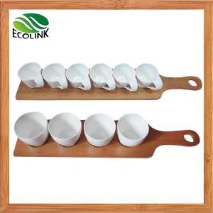 Zestaw ceramicznych filiżanek z podstawką bambusową